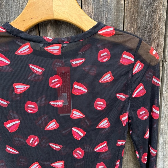 NWT Alice + Olivia Delaina Mouth Print Mesh Top Lip Sync Black XS - Picture 12 of 16